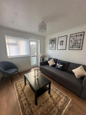 Modern one-bedroom house near Heathrow Airport